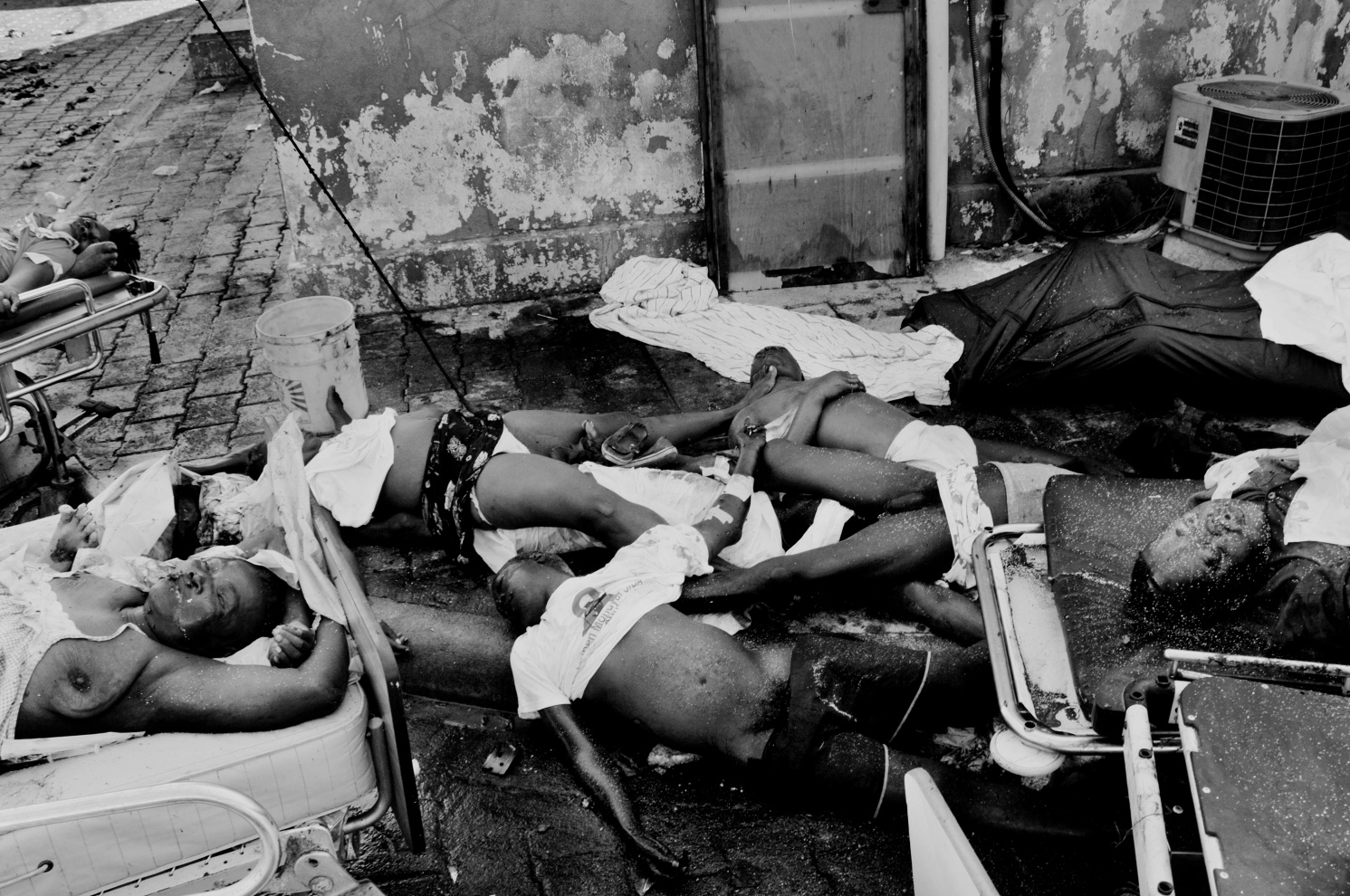 Haiti; Port au Prince; 2010

Bodies in decomposition near the Central Hospital.