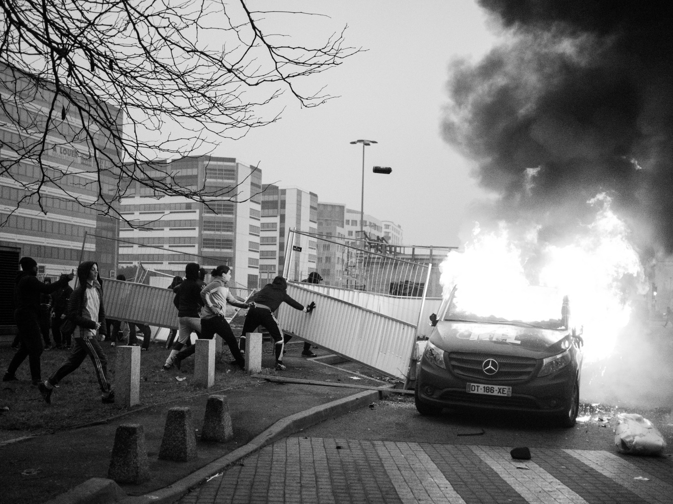 France;Paris;2017

Clashes at a demonstration in Bobigny.